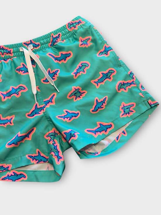 Chubbies Youth Boys The Apex Swimmers Hammerhead Shark Print Swim Trunks - Picture 2 of 4